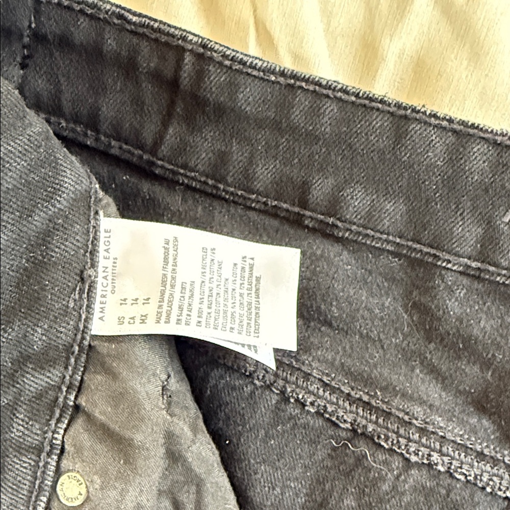 American Eagle Outfitters Black Distressed Jean Mom Shorts - Picture 3 of 7